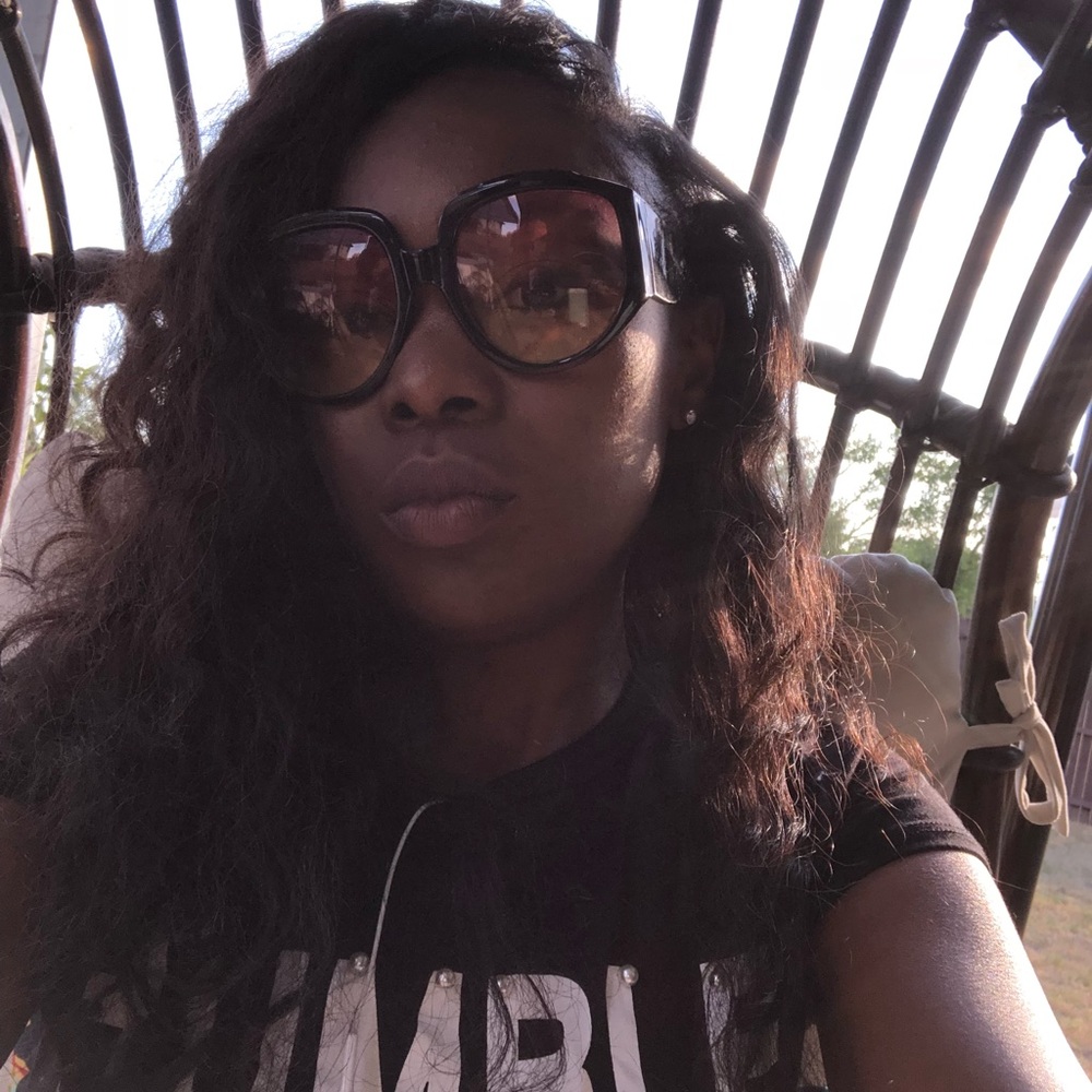 Meet your Posher, Laniqua